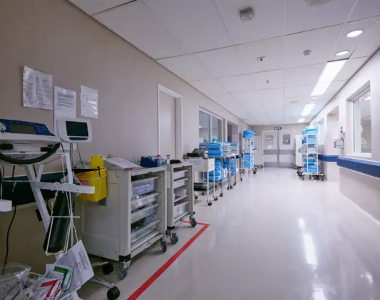 shot-of-an-empty-passage-way-with-medical-equipmen-2025-04-06-08-54-34-utc shot-of-an-empty-passage-way-with-medical-equipmen-2025-04-06-08-54-34-utc